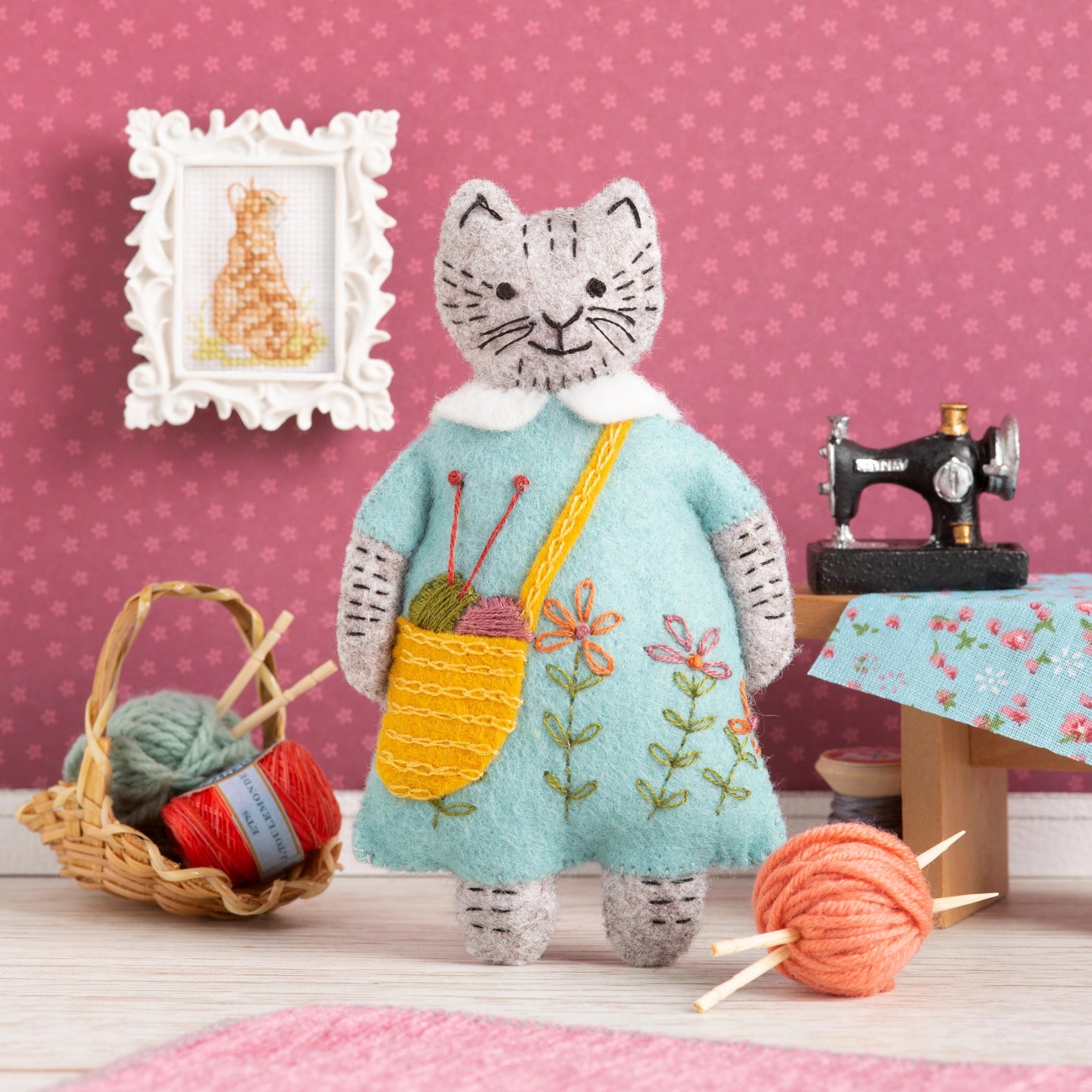 Mrs Cat Loves Knitting Felt Craft Mini Kit
