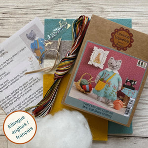 Mrs Cat Loves Knitting Felt Craft Mini Kit