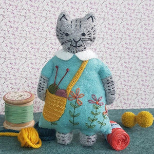 Mrs Cat Loves Knitting Felt Craft Mini Kit