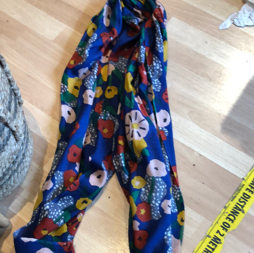 Blu floral scarf -wool